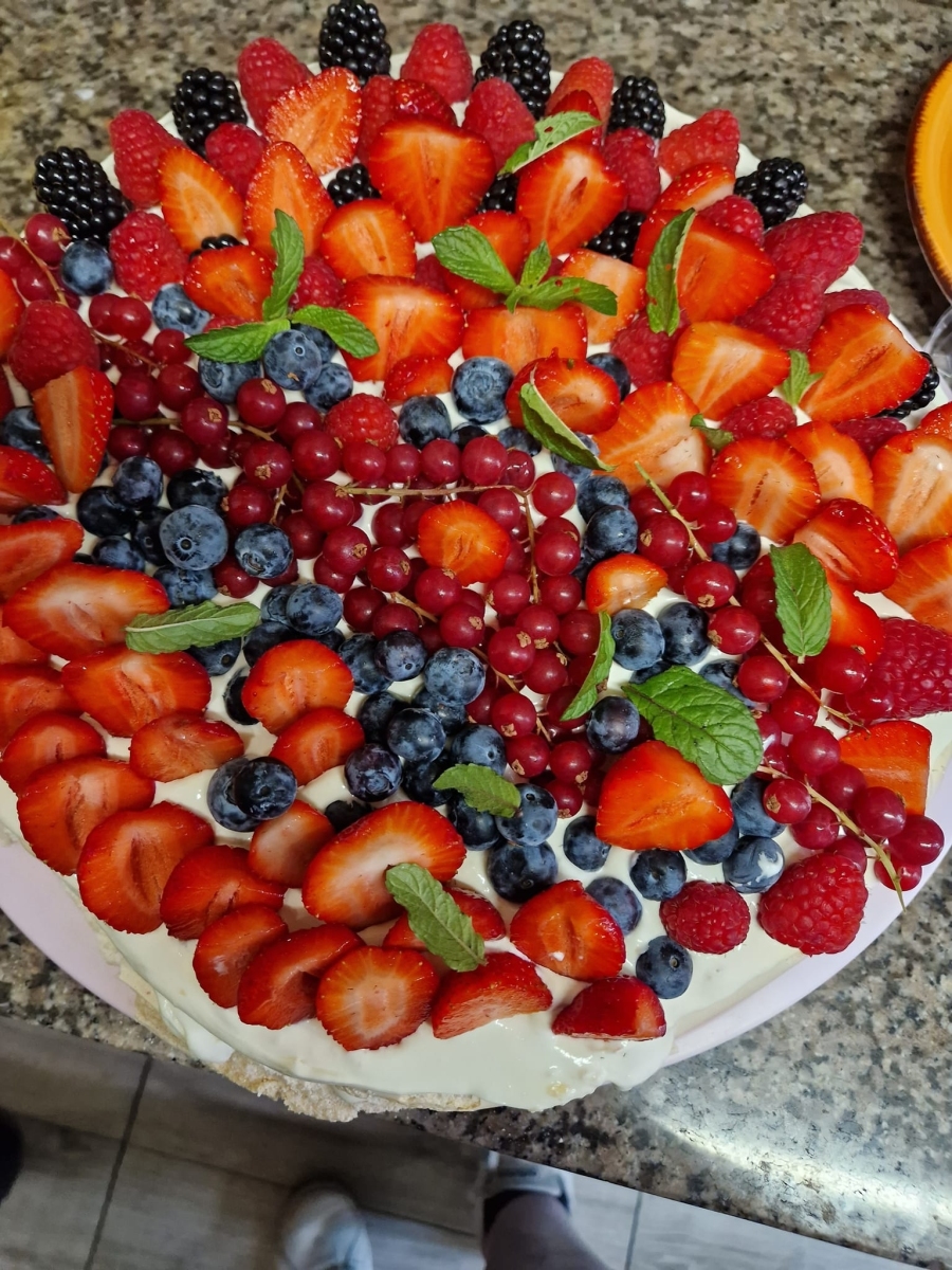 Pavlova Torte